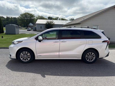 2021 Toyota Sienna XLE FWD 8-Passenger (Natl)