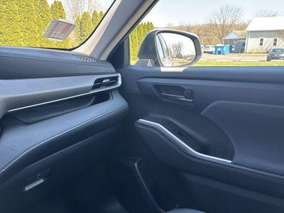 2024 Toyota Highlander LE AWD (SE)