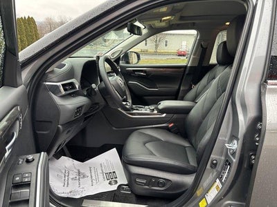 2026 Toyota Highlander Platinum AWD (Natl)