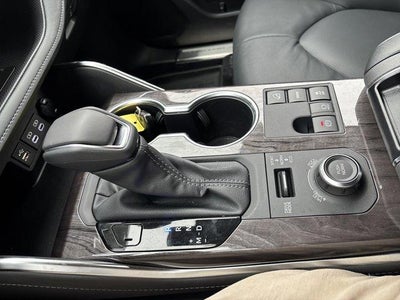 2026 Toyota Highlander Platinum AWD (Natl)