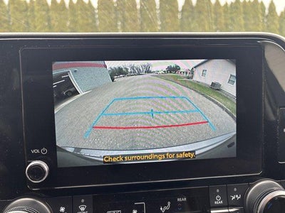 2024 Toyota Highlander LE AWD (SE)