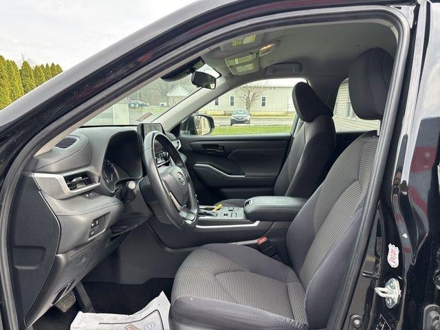 2024 Toyota Highlander LE AWD (SE)