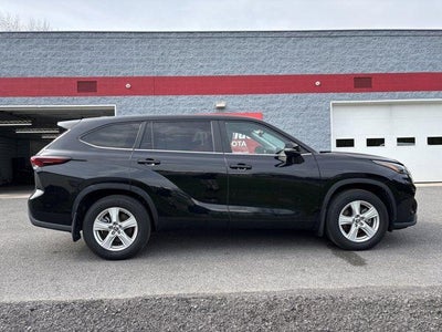 2024 Toyota Highlander LE AWD (SE)