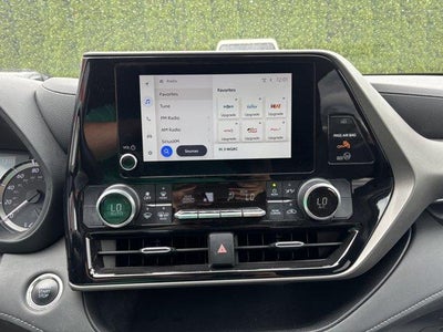 2024 Toyota Highlander LE AWD (SE)