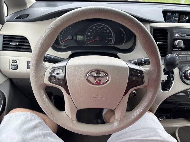 2013 Toyota Sienna 5dr 8-Pass Van V6 LE FWD (Natl)