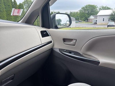 2013 Toyota Sienna 5dr 8-Pass Van V6 LE FWD (Natl)