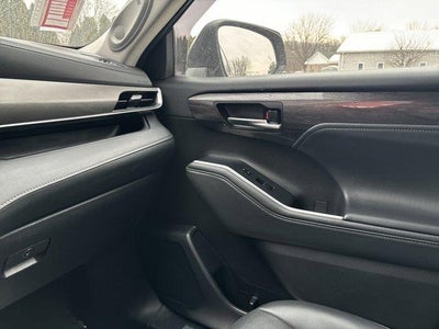 2022 Toyota Highlander Hybrid Limited AWD (Natl)