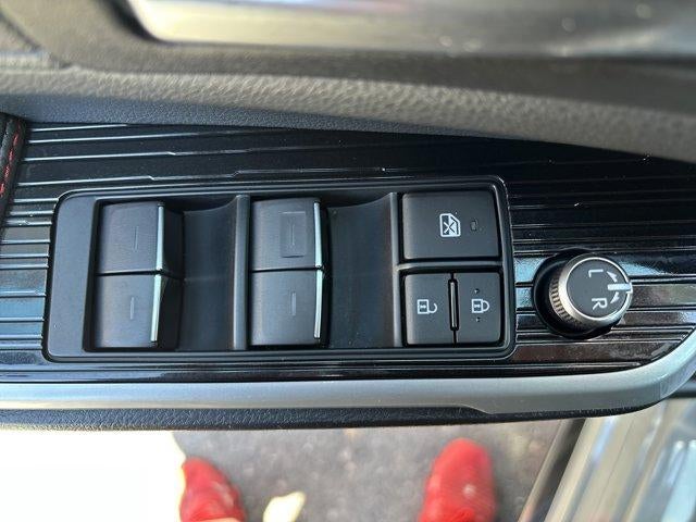 2025 Toyota Sienna XSE AWD 7-Passenger (Natl)
