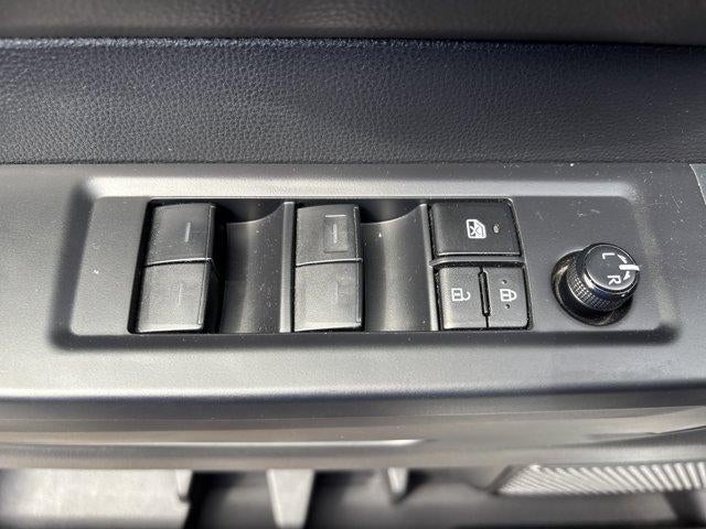 2023 Toyota Tundra 4WD 4WD SR5 CrewMax 5.5' Bed (SE)