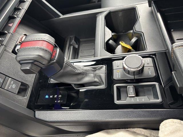 2025 Toyota Tundra 4WD 4WD SR5 CrewMax 5.5' Bed (SE)