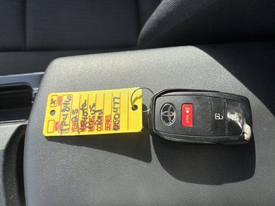 2025 Toyota Prius LE (Natl)