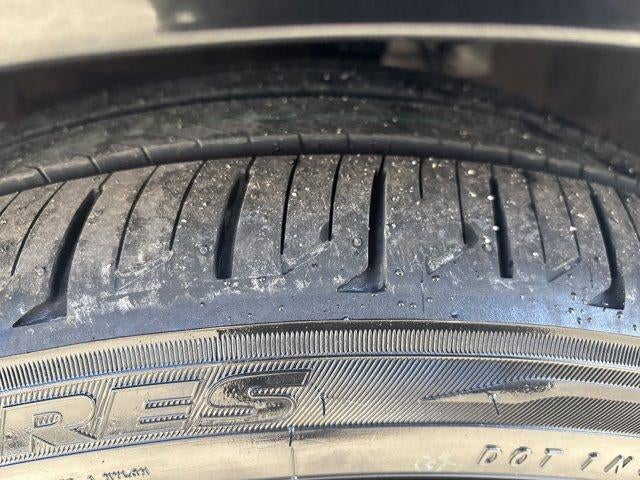 2023 Toyota Prius XLE AWD (Natl)