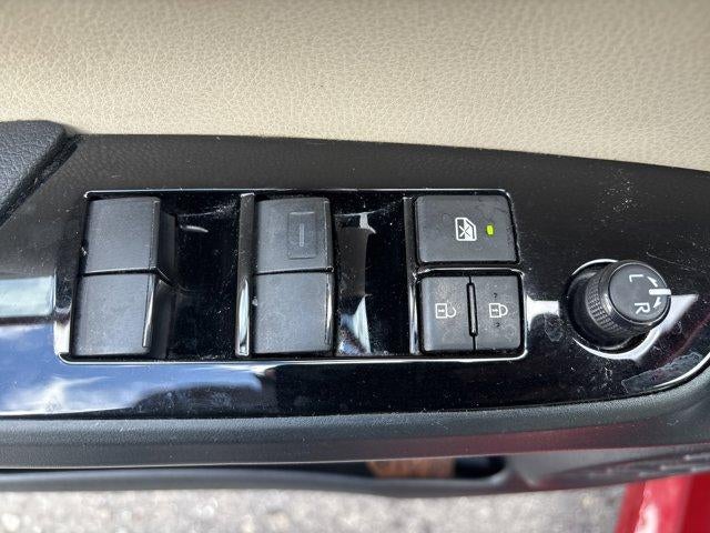 2021 Toyota Prius Limited (Natl)