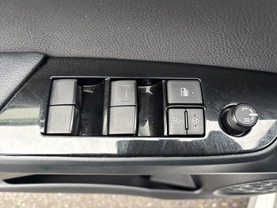 2022 Toyota Prius LE AWD-e (Natl)