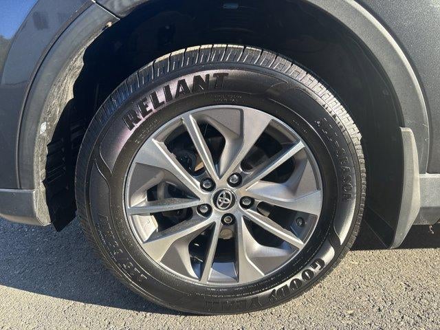 2017 Toyota RAV4 Hybrid XLE AWD (Natl)