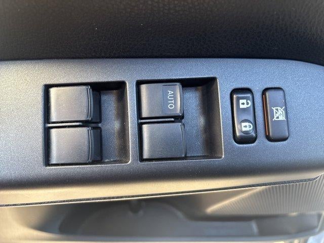 2017 Toyota RAV4 Hybrid XLE AWD (Natl)