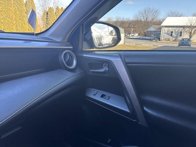 2017 Toyota RAV4 Hybrid XLE AWD (Natl)