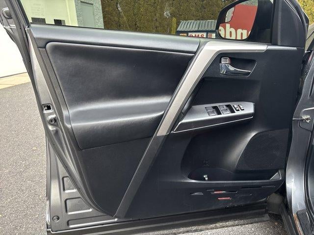 2017 Toyota RAV4 Hybrid XLE AWD (Natl)