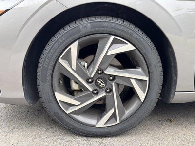 2025 Hyundai ELANTRA Limited IVT
