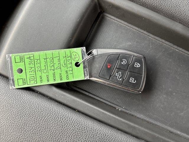 2024 Chevrolet Silverado 2500 HD Crew Cab Standard Box 4-Wheel Drive Custom