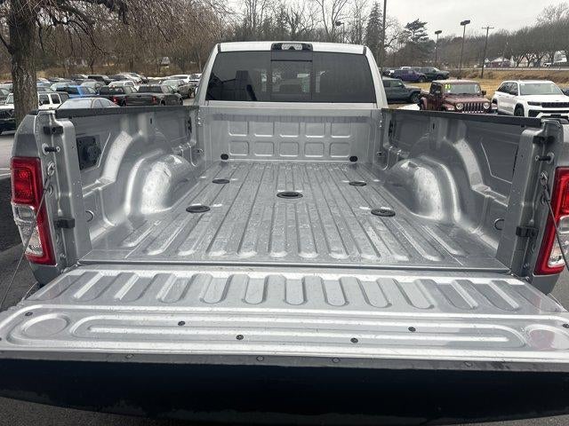 2022 RAM 3500 Tradesman 4x4 Crew Cab 8' Box