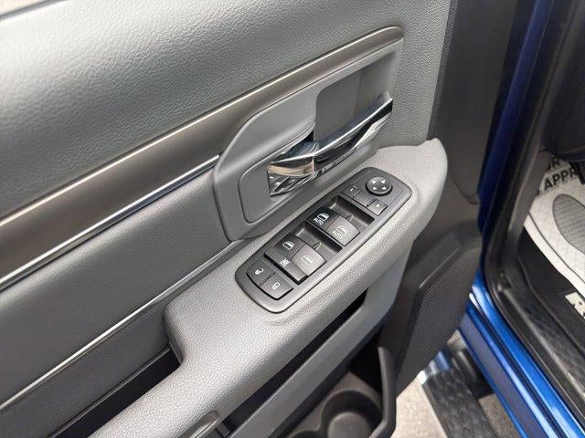 2017 RAM 1500 Big Horn 4x4 Crew Cab 5'7" Box