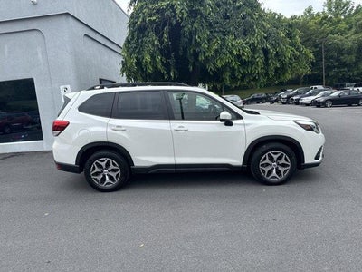 2022 Subaru Forester Premium CVT
