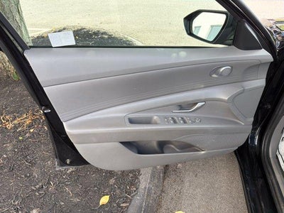 2024 Hyundai ELANTRA SEL IVT