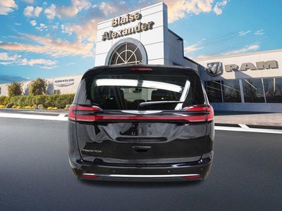 2024 Chrysler Pacifica Touring L FWD