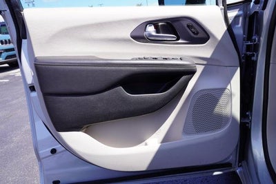 2024 Chrysler Pacifica Touring L FWD