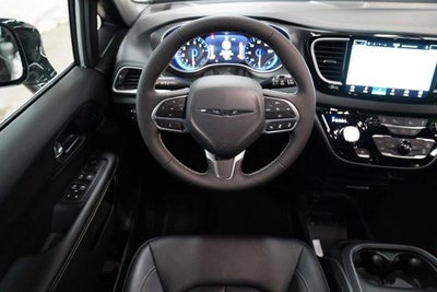 2026 Chrysler Pacifica Select FWD