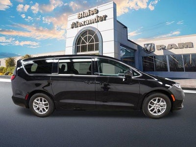 2025 Chrysler Pacifica Select FWD
