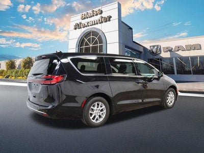 2025 Chrysler Pacifica Select FWD