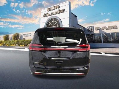 2025 Chrysler Pacifica Select FWD