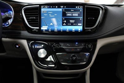 2024 Chrysler Pacifica Limited FWD