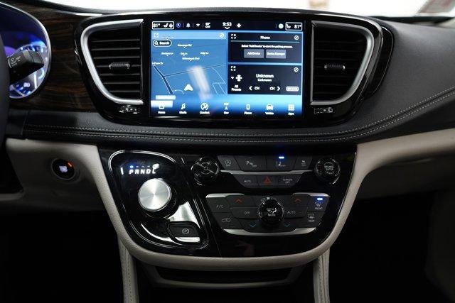 2024 Chrysler Pacifica Limited FWD