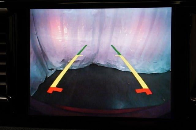 2018 Chrysler Pacifica Hybrid Limited FWD