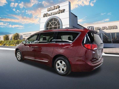 2018 Chrysler Pacifica Hybrid Limited FWD