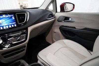 2018 Chrysler Pacifica Hybrid Limited FWD