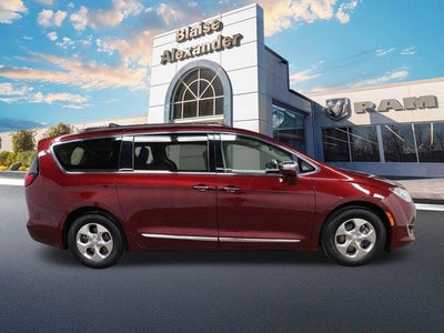 2018 Chrysler Pacifica Hybrid Limited FWD