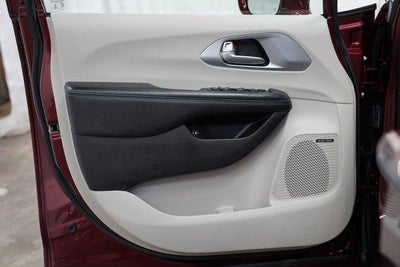 2018 Chrysler Pacifica Hybrid Limited FWD