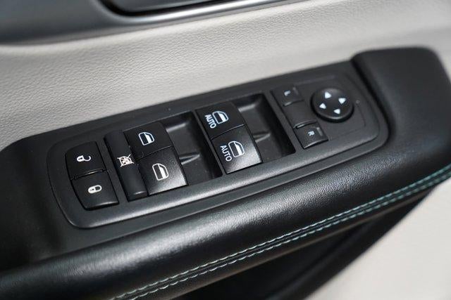 2018 Chrysler Pacifica Hybrid Limited FWD