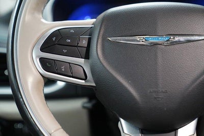 2018 Chrysler Pacifica Hybrid Limited FWD