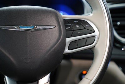 2018 Chrysler Pacifica Hybrid Limited FWD