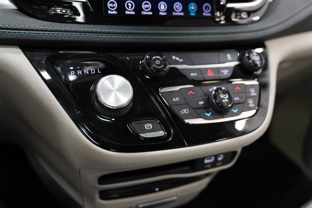 2018 Chrysler Pacifica Hybrid Limited FWD