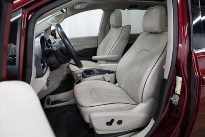 2018 Chrysler Pacifica Hybrid Limited FWD