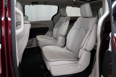 2018 Chrysler Pacifica Hybrid Limited FWD