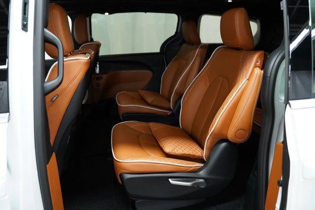 2026 Chrysler Pacifica Pinnacle AWD