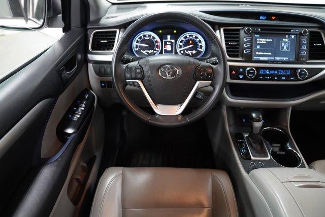 2016 Toyota Highlander AWD 4dr V6 XLE (Natl)
