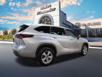 2024 Toyota Highlander LE AWD (SE)